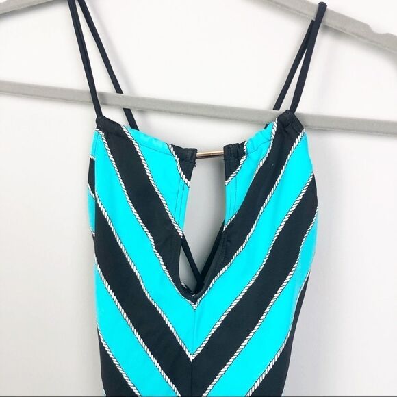 MICHAEL KORS | V Design One Piece Swimsuit Size 6 - Picture 2 of 7
